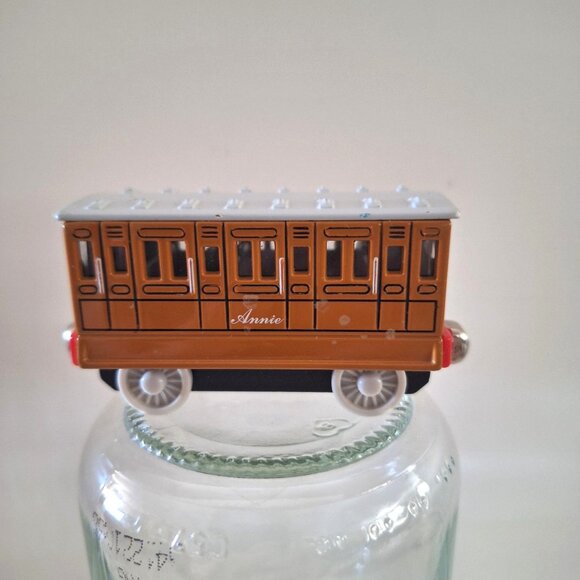 Annie Thomas & Friends Take N Play Railroad Diecast Coach Train Car Magnetic 3" - Picture 5 of 7